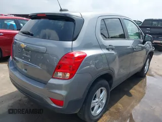 2020 Chevrolet Trax LS z VIN 3GNCJNSB4LL195895, wystawiony jako IAAI lot #42121618 z przebiegiem 54 016 mil mil oraz . Historia ofert i sprzedaży dostępna na DreamBid. Obrazek 4.