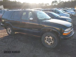 2002 Chevrolet Blazer LS z VIN 1GNDT13W92K208195, wystawiony jako IAAI lot #41252604 z przebiegiem 141 235 mil mil oraz . Historia ofert i sprzedaży dostępna na DreamBid. Obrazek 1.