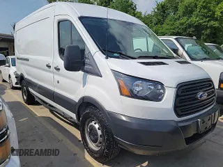 2018 Ford Transit z VIN 1FTYR2CM5JKB45950, wystawiony jako IAAI lot #42532710 z przebiegiem 98 554 mil mil oraz . Historia ofert i sprzedaży dostępna na DreamBid. Obrazek 36.