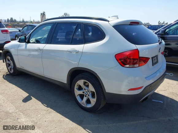 2014 BMW X1 sDrive28i with VIN WBAVM1C5XEVW53725, listed as a IAAI auction lot 41859427 with 181,892 mi miles. Bid and sale history available at carsss.com. Image 3.