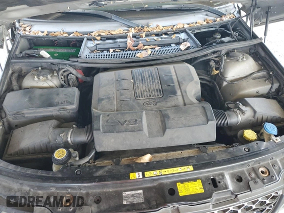 2011 Land Rover Range Rover HSE with VIN SALME1D46BA348977, listed as a Copart auction lot 58590575 with 147,038 mi miles and Clean title. Bid and sale history available at DreamBid. Image 12.