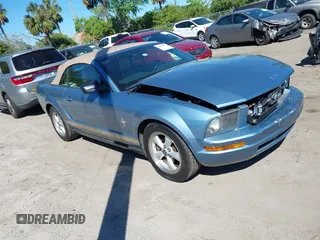 2007 Ford Mustang Deluxe with VIN 1ZVHT84N475331835, listed as a IAAI auction lot 41808427 with 154,968 mi miles and . Bid and sale history available at carsss.com. Image 1.