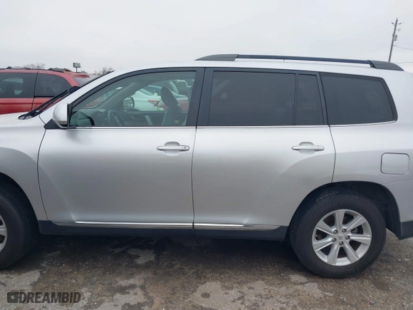 2011 Toyota Highlander with VIN 5TDZK3EH9BS030051, listed as a IAAI auction lot 41436897 with 253,513 mi miles. Bid and sale history available at carsss.com. Image 15.