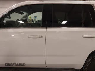 2020 Chevrolet Tahoe Commercial z VIN 1GNSKDECXLR260202, wystawiony jako IAAI lot #41608712 z przebiegiem 137 214 mil mil oraz . Historia ofert i sprzedaży dostępna na DreamBid. Obrazek 14.