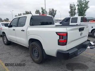 2022 Nissan Frontier S z VIN 1N6ED1EJ7NN608316, wystawiony jako IAAI lot #42047047 z przebiegiem 33 896 mil mil oraz . Historia ofert i sprzedaży dostępna na DreamBid. Obrazek 3.