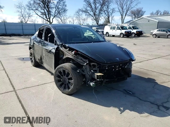 2025 Tesla Model Y Long Range with VIN 7SAYGDEDXSF239628, listed as a Copart auction lot 45468295 with 6,068 mi miles and Salvage Title. Bid and sale history available at DreamBid. Image 11.