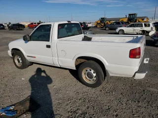1999 GMC Sonoma with VIN 1GTDT14X2X8527880, listed as a Copart auction lot 75218964 with 231,812 mi miles and Salvage Title. Bid and sale history available at carsss.com. Image 2.