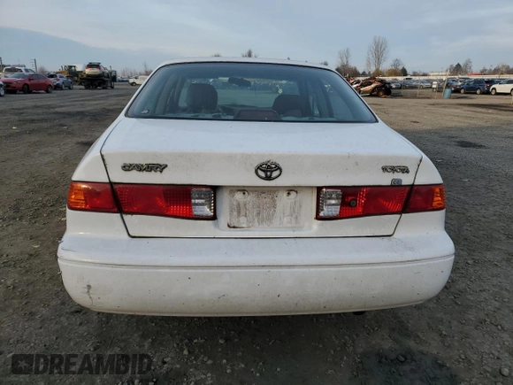 2001 Toyota Camry CE z VIN 4T1BG22K71U045151, wystawiony jako Copart lot #58041405 z przebiegiem 170 270 mil mil oraz Czysty tytuł • Clean title. Historia ofert i sprzedaży dostępna na DreamBid. Obrazek 6.