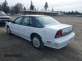1996 Oldsmobile Cutlass Supreme S z VIN 1G3WH52M6TF328427, wystawiony jako IAAI lot #41718618 z przebiegiem 104 914 mil mil oraz . Historia ofert i sprzedaży dostępna na DreamBid. Obrazek 3.