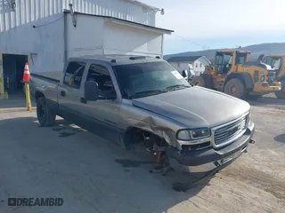 2002 GMC Sierra 2500HD SLE with VIN 1GTHK23U12F248328, listed as a IAAI auction lot 41806690 with 235,807 mi miles. Bid and sale history available at carsss.com. Image 1.