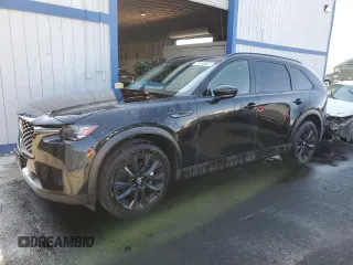 2025 Mazda CX-90 Premium Sport z VIN JM3KKCHDXS1217989, wystawiony jako Copart lot #60025105 z przebiegiem 6 737 mil mil oraz Czysty tytuł • Clean title. Historia ofert i sprzedaży dostępna na DreamBid. Obrazek 1.