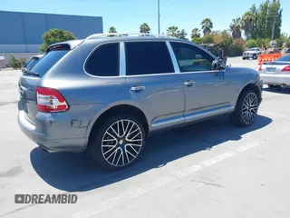 2005 Porsche Cayenne S с VIN WP1AB29PX5LA62410, выставлен на аукционе IAAI как лот 42692213 с пробегом 145 134 миль миль и . История ставок и продаж доступна на DreamBid. Изображение 4.