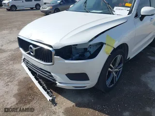 2018 Volvo XC60 Momentum with VIN YV4102RK6J1084192, listed as a IAAI auction lot 41850777 with 64,500 mi miles. Bid and sale history available at carsss.com. Image 6.
