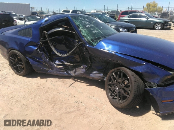 2014 Ford Mustang V6 z VIN 1ZVBP8AM9E5326813, wystawiony jako IAAI lot #31219468 z przebiegiem Nie podano mil oraz . Historia ofert i sprzedaży dostępna na DreamBid. Obrazek 6.