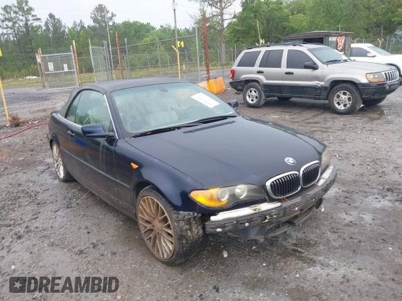 2004 BMW 3 Series 325Ci with VIN WBABW33404PL33722, listed as a IAAI auction lot 42107847 with 88,883 mi miles. Bid and sale history available at carsss.com. Image 1.