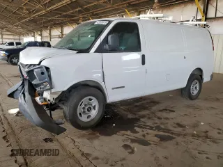 2004 GMC Savana Cargo Van with VIN 1GTHG35UX41162620, listed as a Copart auction lot 42959915 with 222,316 mi miles and Salvage Title. Bid and sale history available at carsss.com. Image 1.