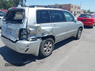 2005 Toyota Highlander z VIN JTEDP21A050087191, wystawiony jako IAAI lot #42401878 z przebiegiem 180 746 mil mil oraz . Historia ofert i sprzedaży dostępna na DreamBid. Obrazek 4.