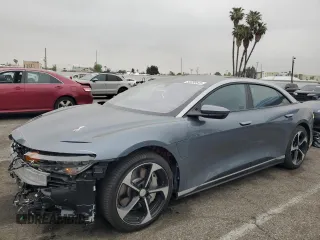 2025 Lucid Air Touring z VIN 50EA1TEA6SA006821, wystawiony jako Copart lot #53298645 z przebiegiem 470 mil mil oraz Szkody całkowita. Historia ofert i sprzedaży dostępna na DreamBid. Obrazek 1.