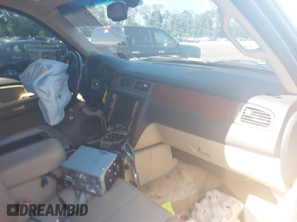 2008 Chevrolet Suburban 2LT with VIN 3GNFK16328G199725, listed as a IAAI auction lot 38833057 with 245,395 mi miles and . Bid and sale history available at DreamBid. Image 5.