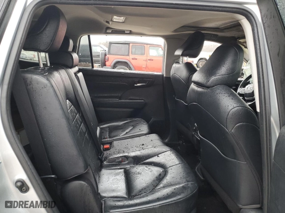 2022 Toyota Highlander XLE with VIN 5TDGZRBH5NS561228, listed as a Copart auction lot 85669744 with 0 mi miles and Non Repairable. Bid and sale history available at carsss.com. Image 11.
