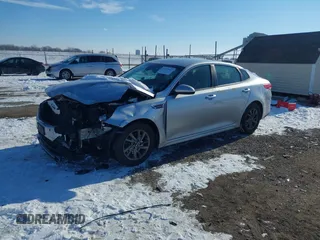 2020 Kia Optima LX z VIN 5XXGT4L30LG382312, wystawiony jako IAAI lot #41272843 z przebiegiem 118 633 mil mil oraz . Historia ofert i sprzedaży dostępna na DreamBid. Obrazek 17.