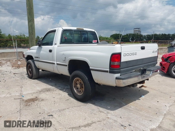 1997 Dodge 1500 z VIN 1B7HF16Y8VS290391, wystawiony jako IAAI lot #42136546 z przebiegiem 194 627 mil mil oraz . Historia ofert i sprzedaży dostępna na DreamBid. Obrazek 3.