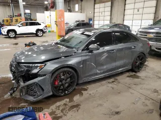 2024 Audi RS 3 z VIN WUAG4DGY0RA910988, wystawiony jako Copart lot #85819284 z przebiegiem 6825 mil mil oraz Szkody całkowita. Historia ofert i sprzedaży dostępna na DreamBid. Obrazek 1.