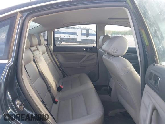 2004 Volkswagen Passat GLS z VIN WVWPD63B34P207546, wystawiony jako IAAI lot #42088512 z przebiegiem 302 909 mil mil oraz . Historia ofert i sprzedaży dostępna na DreamBid. Obrazek 8.