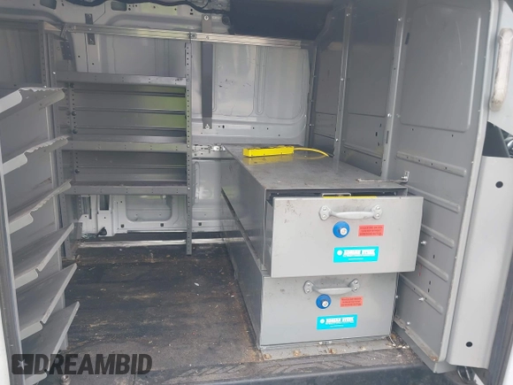 2020 Ford Transit Cargo z VIN 1FTYE1Y86LKA19374, wystawiony jako IAAI lot #42362018 z przebiegiem 93 512 mil mil oraz . Historia ofert i sprzedaży dostępna na DreamBid. Obrazek 8.