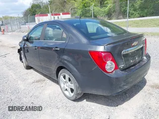 2016 Chevrolet Sonic LTZ z VIN 1G1JE5SB5G4137710, wystawiony jako IAAI lot #42131625 z przebiegiem 152 941 mil mil oraz . Historia ofert i sprzedaży dostępna na DreamBid. Obrazek 3.