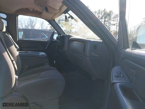 2006 Chevrolet Silverado 1500 LT1 with VIN 2GCEC13T461167211, listed as a IAAI auction lot 41456631 with 334,244 mi miles. Bid and sale history available at carsss.com. Image 5.