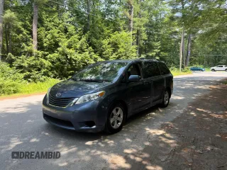 2015 Toyota Sienna LE AAS with VIN 5TDKK3DC1FS623710, listed as a Copart auction lot 62335575 with 221,148 mi miles and Clean title. Bid and sale history available at DreamBid. Image 2.