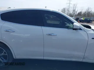 2022 Maserati Levante GT z VIN ZN661XUA5NX388097, wystawiony jako IAAI lot #41859084 z przebiegiem 31 252 mil mil oraz . Historia ofert i sprzedaży dostępna na DreamBid. Obrazek 13.