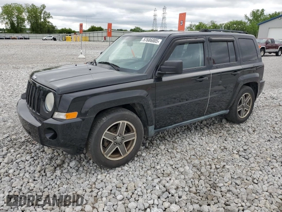2010 Jeep Patriot Sport z VIN 1J4NF2GB4AD512307, wystawiony jako Copart lot #57686005 z przebiegiem 92 884 mil mil oraz Czysty tytuł • Clean title. Historia ofert i sprzedaży dostępna na DreamBid. Obrazek 1.