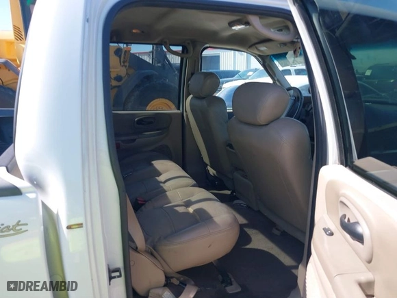 2002 Ford F-150 XLT with VIN 1FTRW07L92KC55405, listed as a IAAI auction lot 41645797 with 198,211 mi miles. Bid and sale history available at carsss.com. Image 8.