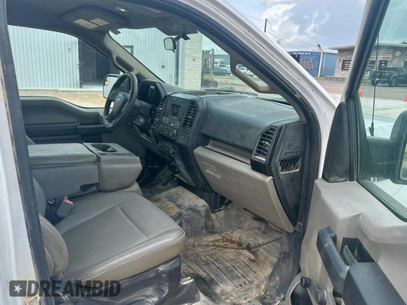 2018 Ford F-150 XL with VIN 1FTMF1C53JKF40347, listed as a Copart auction lot 63626035 with 207,222 mi miles and Clean title. Bid and sale history available at DreamBid. Image 5.