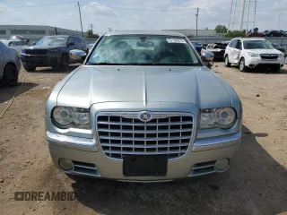 2005 Chrysler 300 C z VIN 2C3JA63H25H174455, wystawiony jako Copart lot #57106275 z przebiegiem 115 226 mil mil oraz Szkoda całkowita • Salvage title. Historia ofert i sprzedaży dostępna na DreamBid. Obrazek 5.