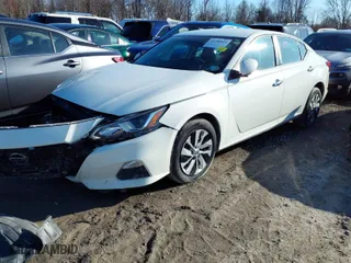 2020 Nissan Altima 2.5 S with VIN 1N4BL4BW6LC257858, listed as a IAAI auction lot 41748824 with 51,845 mi miles. Bid and sale history available at carsss.com. Image 2.