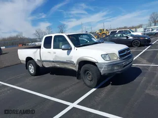 2001 Toyota Tundra SR5 with VIN 5TBRT34111S148278, listed as a IAAI auction lot 41831819 with 286,633 mi miles. Bid and sale history available at carsss.com. Image 1.