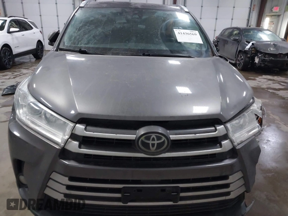2018 Toyota Highlander SE with VIN 5TDJZRFH5JS902363, listed as a IAAI auction lot 41436569 with 82,905 mi miles and . Bid and sale history available at DreamBid. Image 12.
