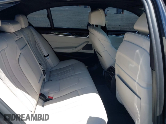 2020 BMW 5 Series M550i xDrive z VIN WBAJS7C07LBN96264, wystawiony jako IAAI lot #42478429 z przebiegiem 46 035 mil mil oraz . Historia ofert i sprzedaży dostępna na DreamBid. Obrazek 8.