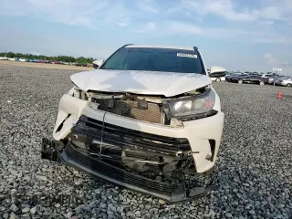 2018 Toyota Highlander SE with VIN 5TDJZRFH9JS823259, listed as a Copart auction lot 64882735 with 97,401 mi miles and Salvage title. Bid and sale history available at DreamBid. Image 15.