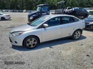 2013 Ford Focus SE z VIN 1FADP3F22DL323418, wystawiony jako Copart lot #61859225 z przebiegiem 62 415 mil mil oraz Szkoda całkowita • Salvage title. Historia ofert i sprzedaży dostępna na DreamBid. Obrazek 1.