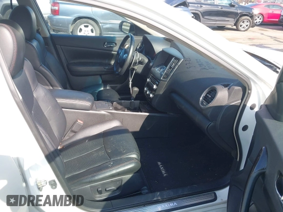 2013 Nissan Maxima SV z VIN 1N4AA5AP0DC821880, wystawiony jako IAAI lot #42222182 z przebiegiem 134 622 mil mil oraz . Historia ofert i sprzedaży dostępna na DreamBid. Obrazek 5.