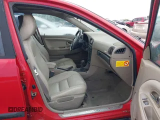 2001 Volvo V40 с VIN YV1VW295X1F632284, выставлен на аукционе IAAI как лот 42426338 с пробегом 161 048 миль миль и . История ставок и продаж доступна на DreamBid. Изображение 5.