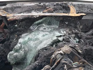 2000 GMC Sierra 1500 SLE z VIN 2GTEC19T7Y1145021, wystawiony jako IAAI lot #40013126 z przebiegiem Nie podano mil oraz . Historia ofert i sprzedaży dostępna na DreamBid. Obrazek 7.