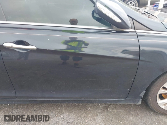 2013 Hyundai Sonata Limited with VIN 5NPEC4AC0DH559912, listed as a IAAI auction lot 42218654 with 156,802 mi miles and . Bid and sale history available at carsss.com. Image 12.