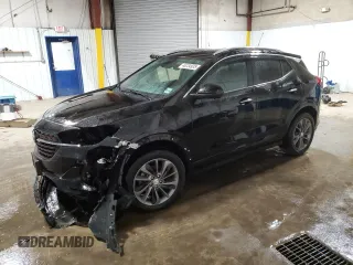 2021 Buick Encore GX Essence z VIN KL4MMGSL8MB138024, wystawiony jako Copart lot #48234935 z przebiegiem 48 960 mil mil oraz Szkoda całkowita • Salvage title. Historia ofert i sprzedaży dostępna na DreamBid. Obrazek 1.