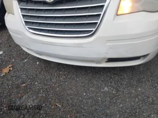 2009 Chrysler Town & Country LX with VIN 2A8HR44E39R606779, listed as a IAAI auction lot 42059256 with 177,228 mi miles and . Bid and sale history available at DreamBid. Image 6.