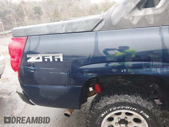 2004 Chevrolet Avalanche Z66 with VIN 3GNEC12T04G328800, listed as a IAAI auction lot 41465085 with 230,192 mi miles and . Bid and sale history available at DreamBid. Image 19.
